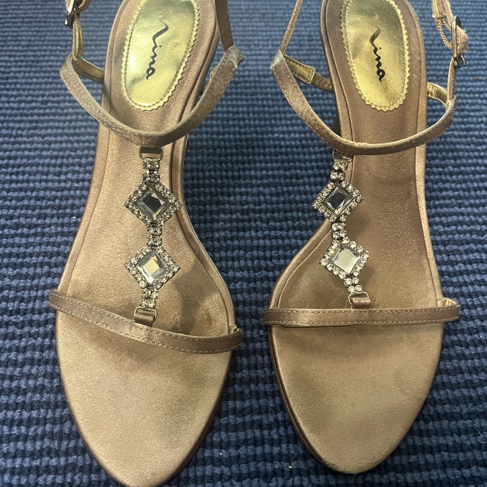 Nina size 7M Gold and crystal strappy sandals